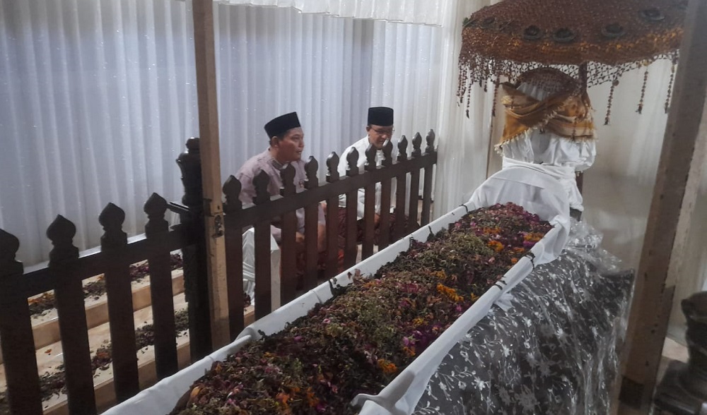 Berkunjung Ke Tuban, Anies Baswedan Ziarah Ke Makam Sunan Bonang